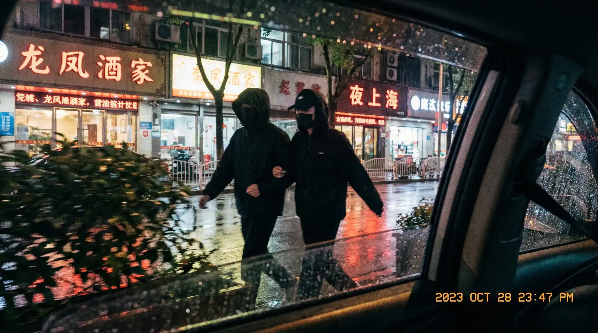 黑料不 - 顶流明星深夜密会现场抓拍照片